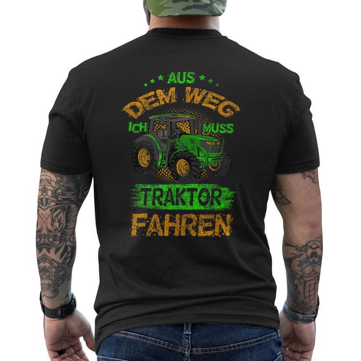 Tractor Aus Dem Weg Ich Muss Traktor Fahren [A T-Shirt mit Rückendruck